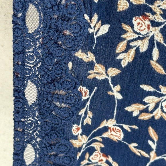 American Rag Sleeveless V-Neck Floral Print Asymmetrical Hem Blouse - Blue - XXS - Picture 6 of 9